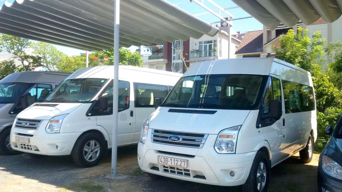 luxury-ford-transit-16seat for rent in da nang city