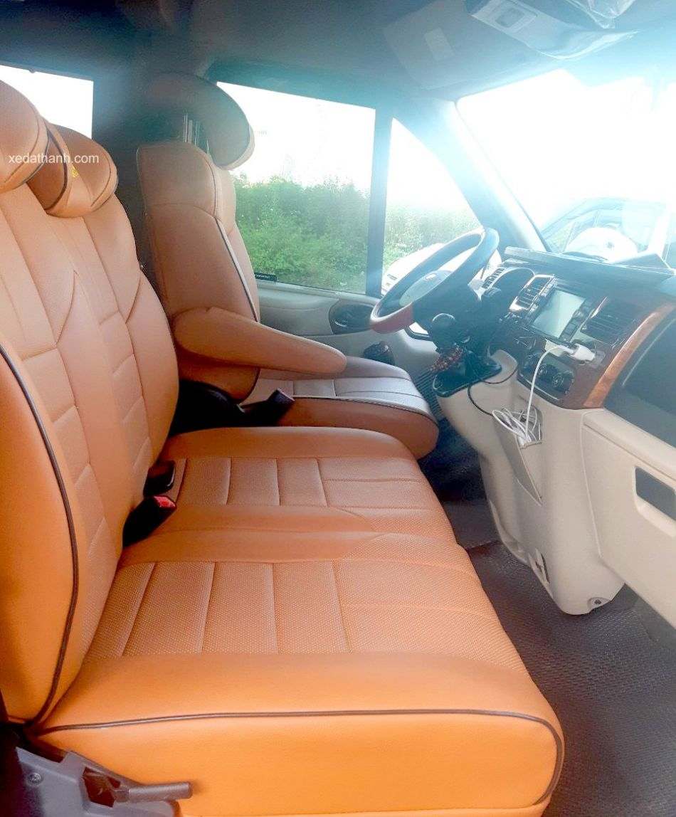 Ford Dcar Limousine 10 ghế luôn được quý khách lựa chọn hàng đầu cho chuyến du lịch tại Đà Nẵng 