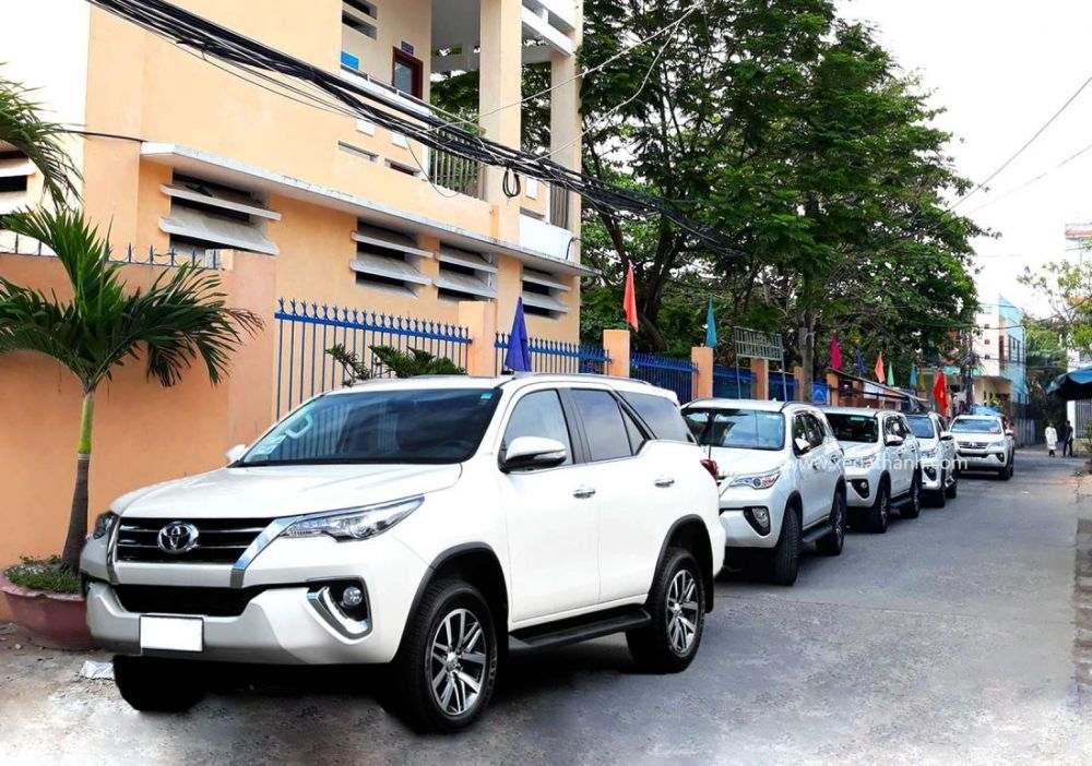 xe cho thue, xe 7 cho SEDONA va fortuner, kia sedona cho thue, xe fortuner cho thue hop dong