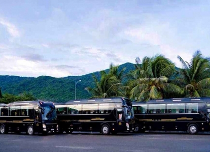 Thuê xe du lịch VIP universe limousine 26 ghế