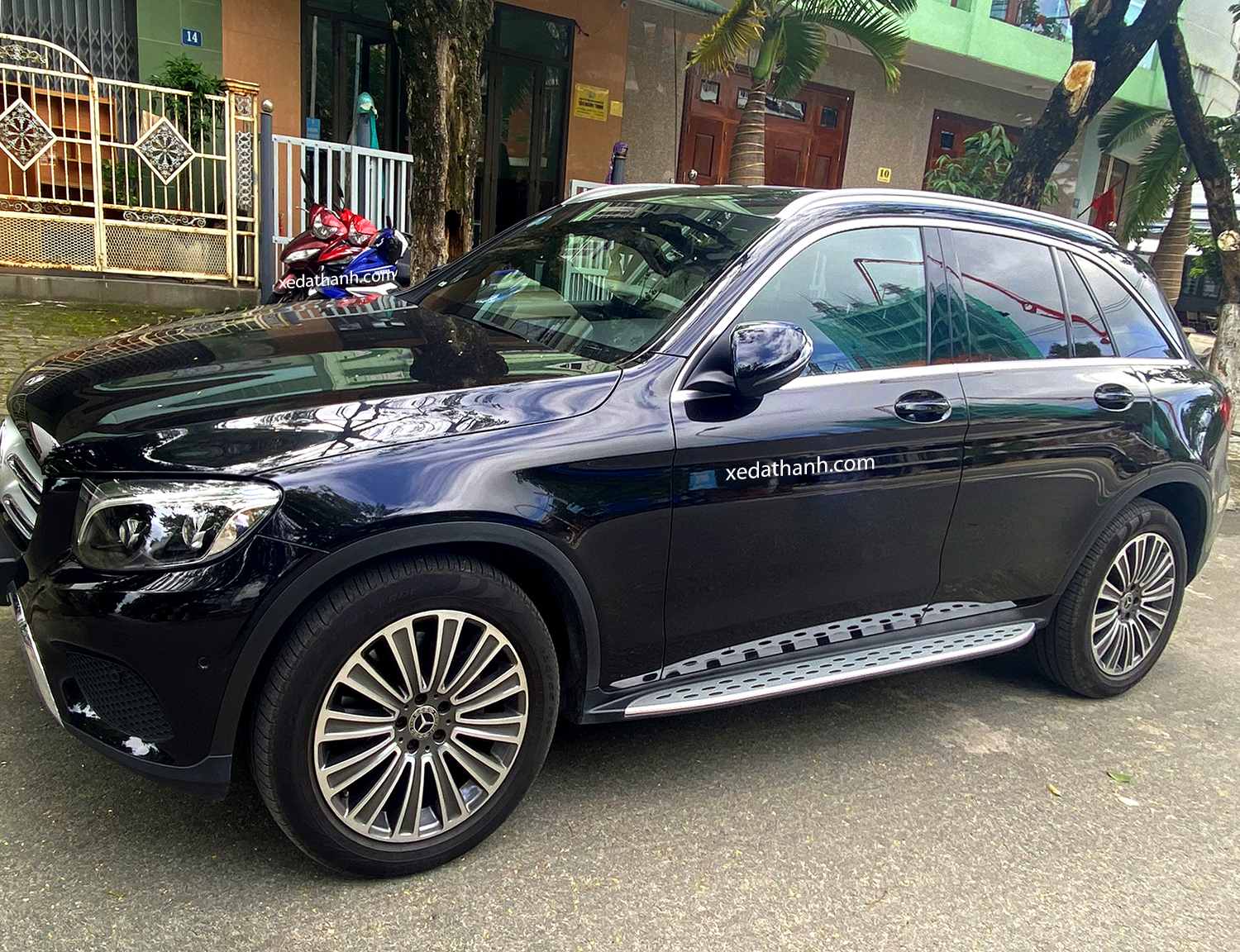 Mercedes-GLS-5-7-seat-VIP-car-rental