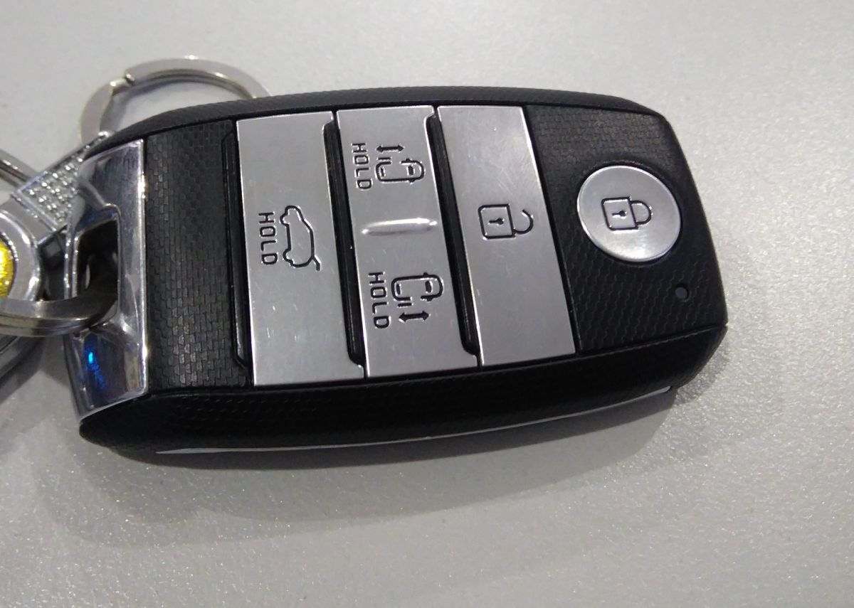 Chìa khóa xe 2 cửa lùa tự động Kia sedona cho thuê 