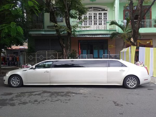 limousine xe cuoi VIP gia re