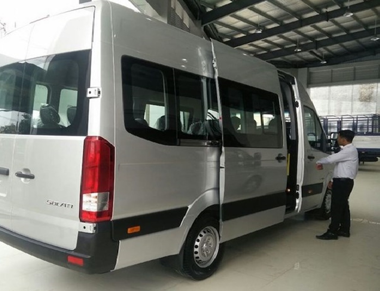 dich-vu-thue-xe-hyundai-solati-16-cho