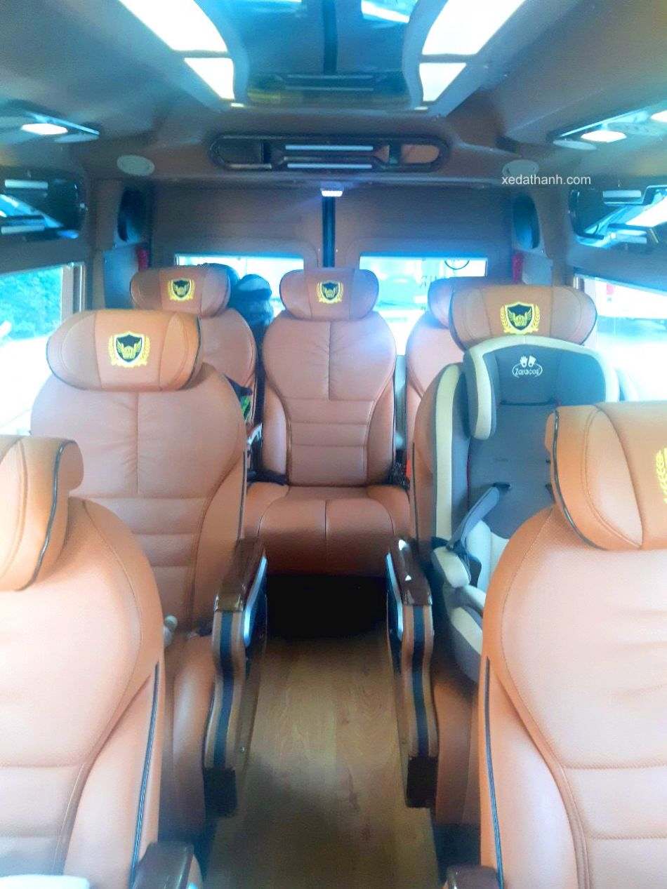 xe VIP Dcar Limousine 10 ghế cho thuê