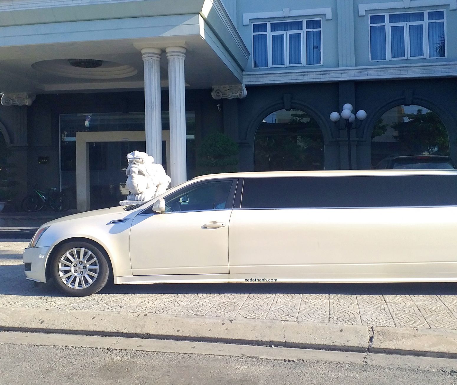 Thuê xe Limousine đám cưới với Cadillac 9 chỗ luxury