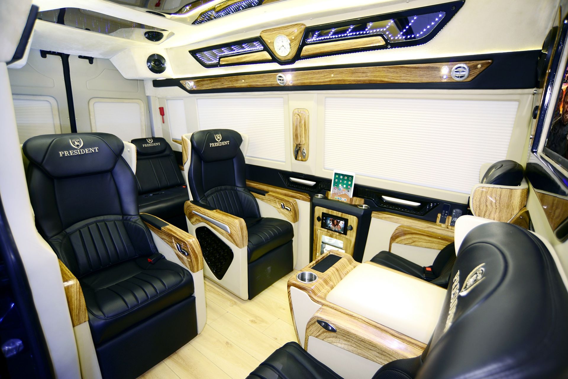 xe dcar limousine cao cấp