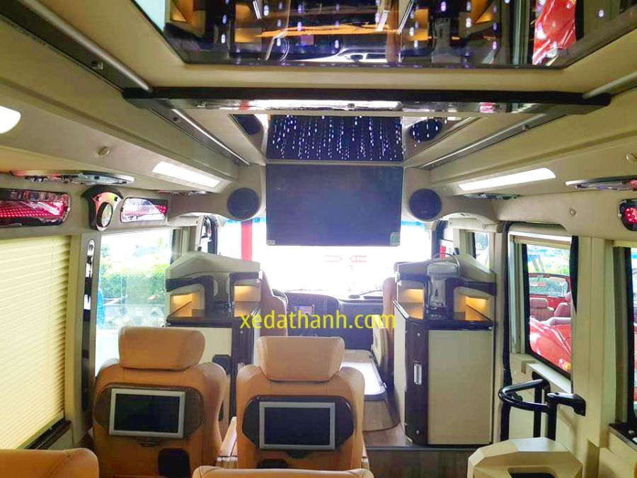 Thuê xe VIP huyndai County limousine 16 chỗ hạng sang Đà Nẵng