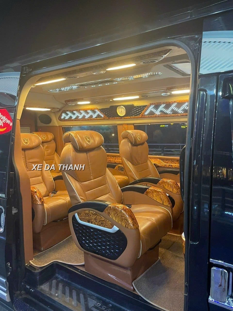 xedcar9cho-dcar-limousine-da-nang